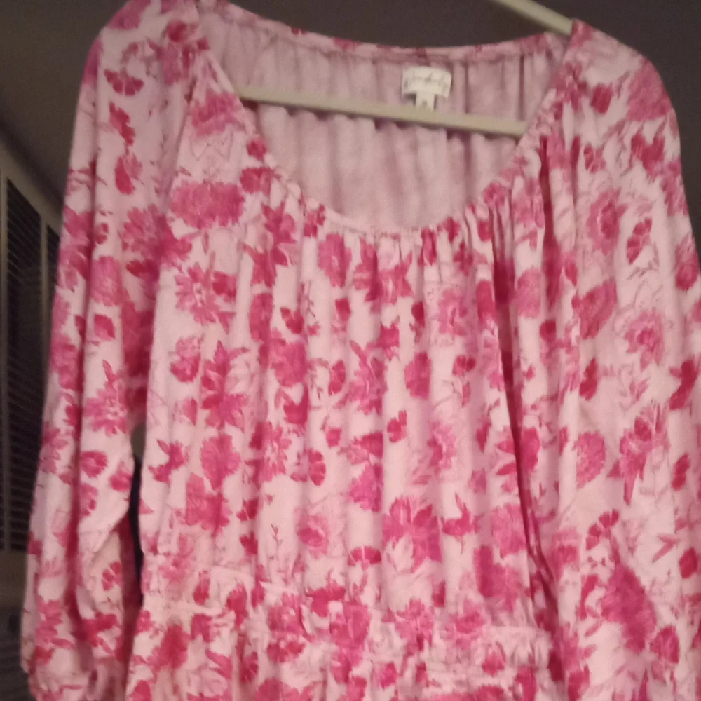 NWOT Wonderly Pink Floral Top - Picture 2 of 4